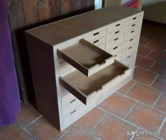 只用瓦楞纸就可以做出一件件家具,简直酷爆了