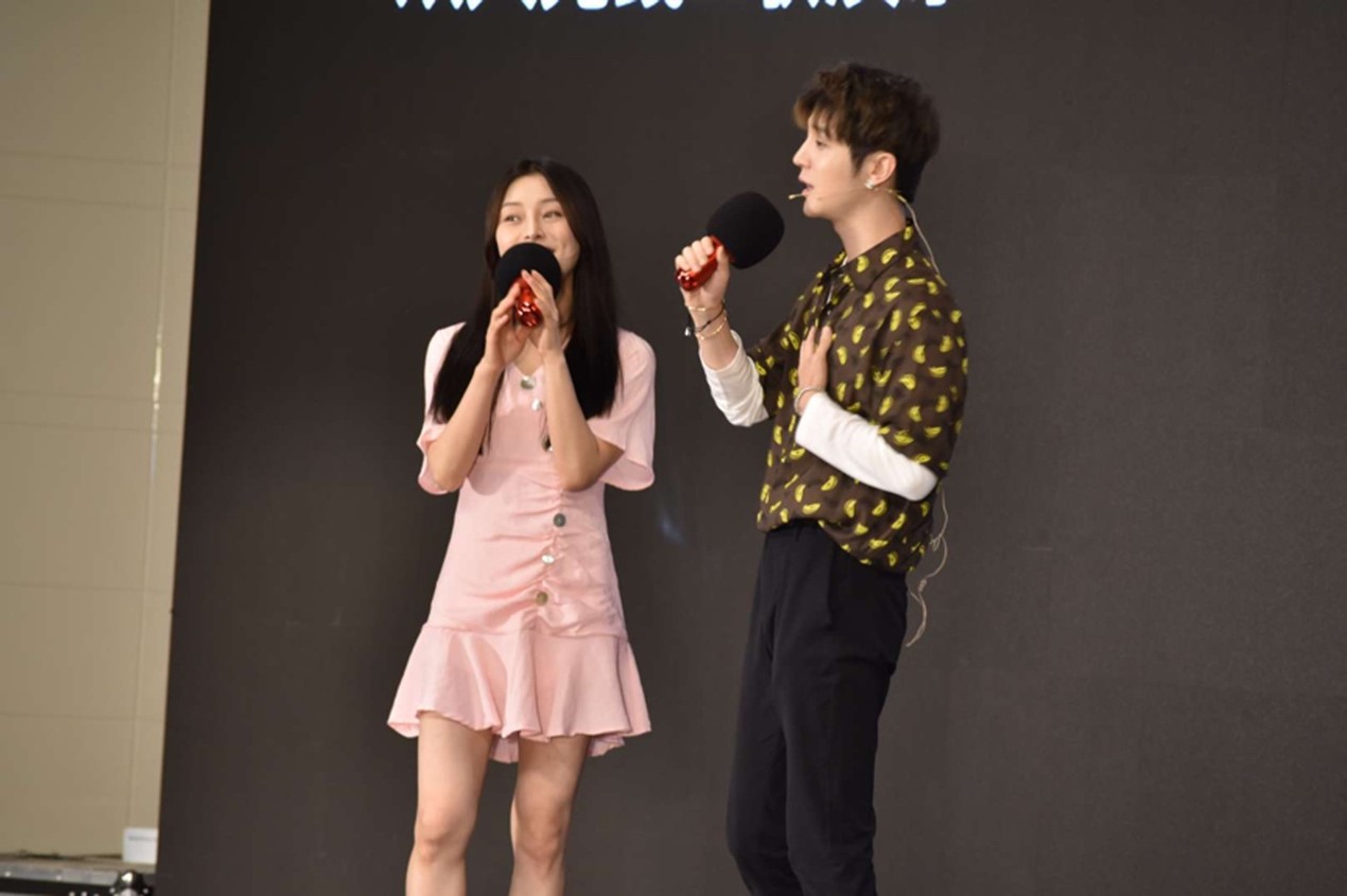 唱吧k歌宝小巨蛋q5麦克风送礼,g2唱吧小巨蛋麦克风ai点歌怎么用