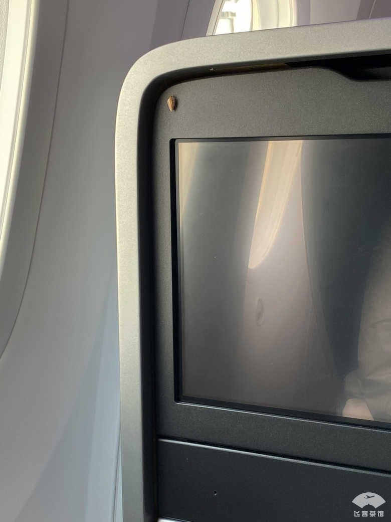 这种专业让人折服!在毫无服务的情况下,空姐仍能准确地姓氏称呼