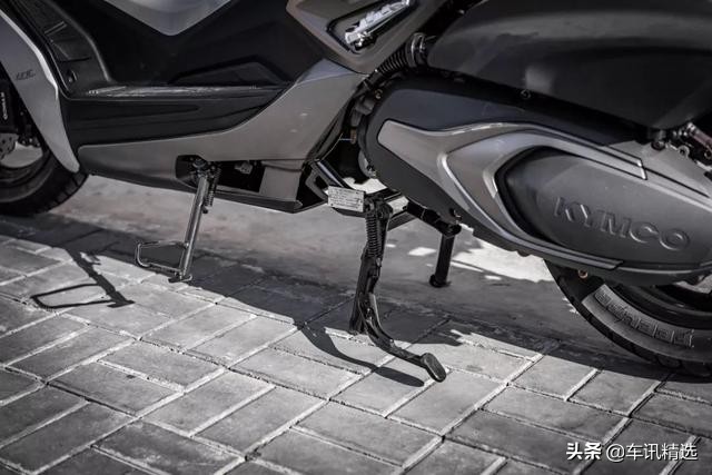趴不动重机,换一台踏板如何?能压弯的XcitingS400,颜值还很高