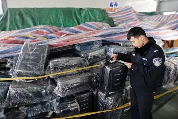 正品箱包多少钱一套,名牌包包只卖100多元