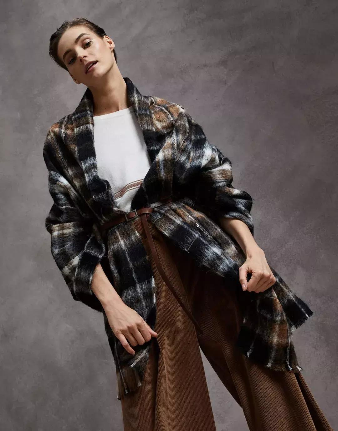 想要冬天穿出高级感,冬天围巾这样系简单又时尚好喜欢