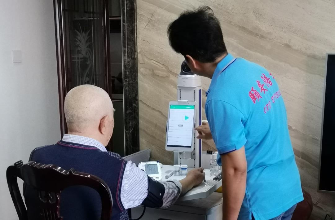 如何照顾失能失智父母,颐安陪护有限责任公司