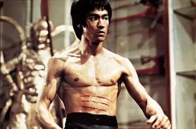 邹文怀怎么请李小龙来香港的,香港影坛大亨邹文怀