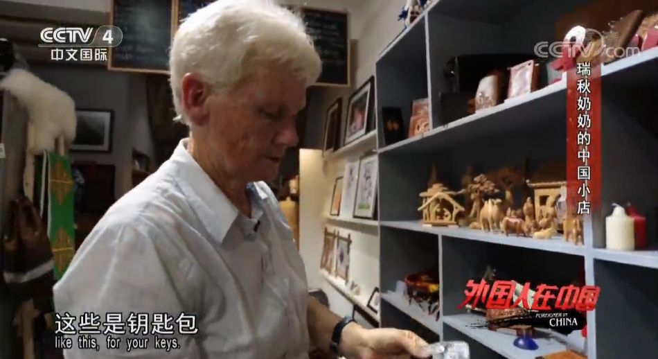 七十多岁的老奶奶为孙子赚钱救命,奶奶坚持40年帮困难老人