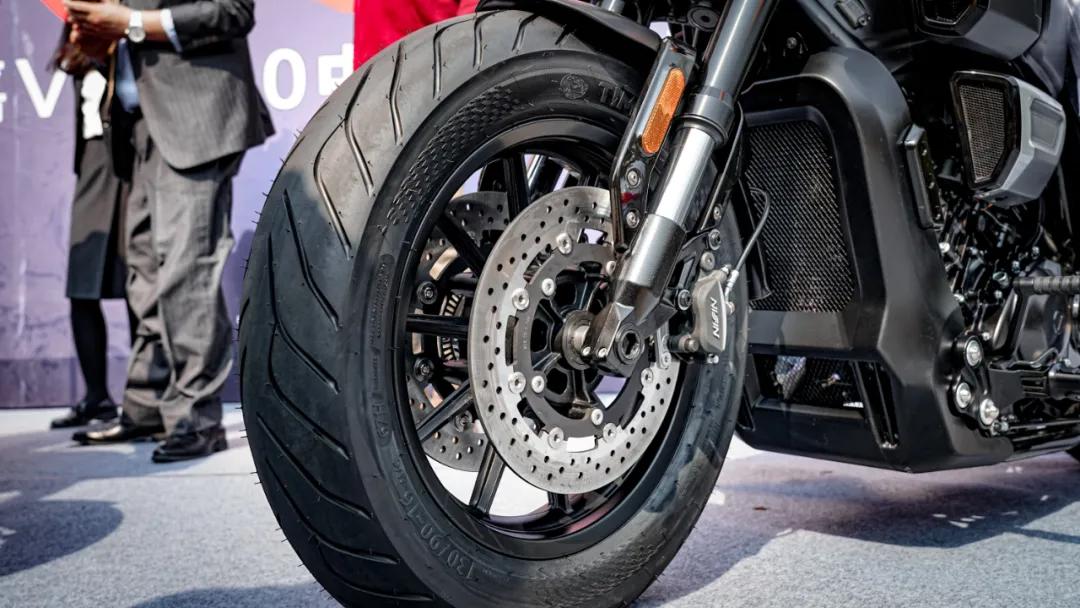 动力保持，换挡离合更轻—胖虎试驾大排V缸巡航龙嘉V霸650