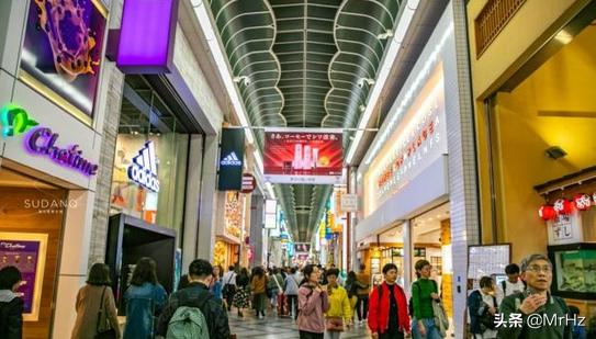 为什么中国人喜欢去日本疯狂购物？这地方几乎都是中国人：买买买