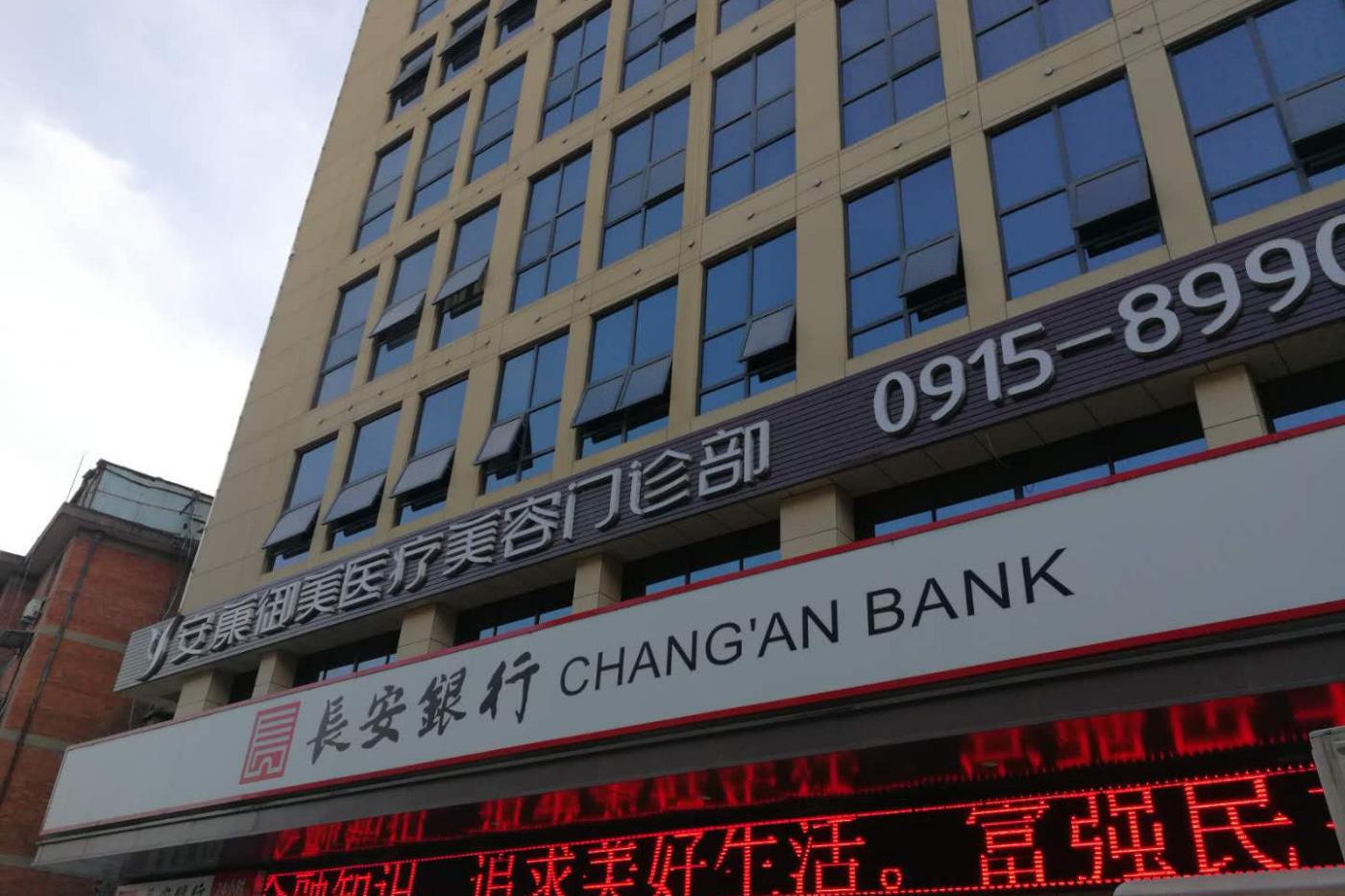 女子整容做酒窝失败,人造酒窝手术的样子