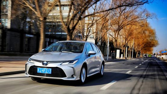 丰田卡罗拉双擎旗舰版试驾,真香定律广汽丰田tnga驾趣体验营