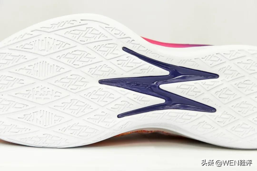 戈登穿爆的耐克鞋,戈登实战鞋