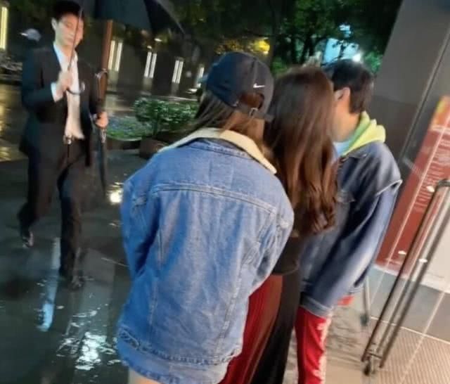 王思聪2010年回国照片,王思聪刚回国的微博