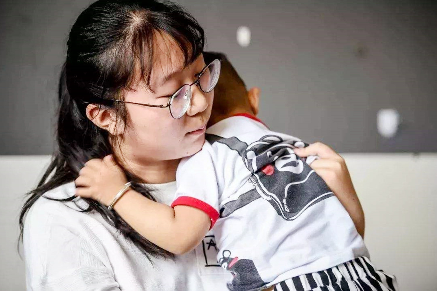 “乱摸”孩子影响智力，家长记得“三摸*不五**摸”，对孩子下手轻点