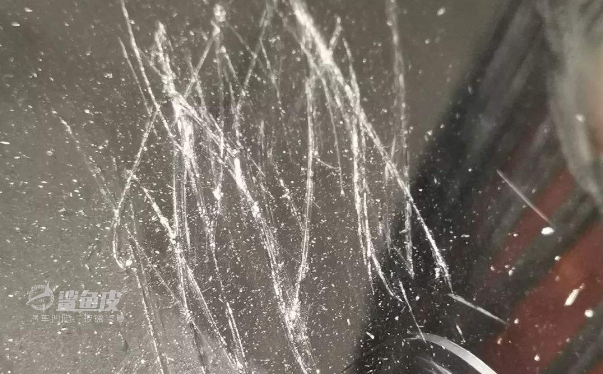 玻璃电焊弄划伤了怎么修复,窗户玻璃被电焊烫伤如何处理