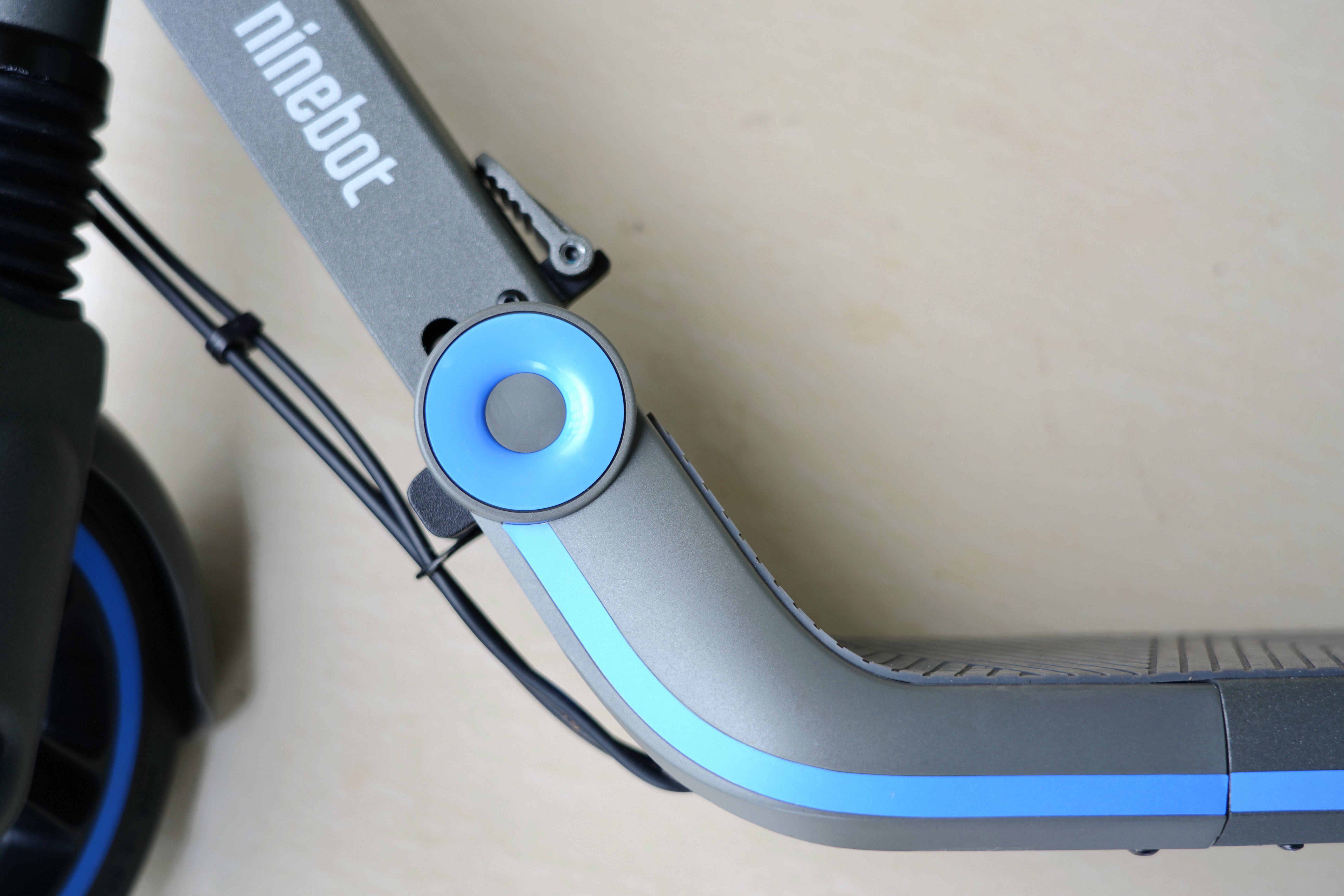 很不简单的玩具,九号儿童电动滑板车e10如何折叠