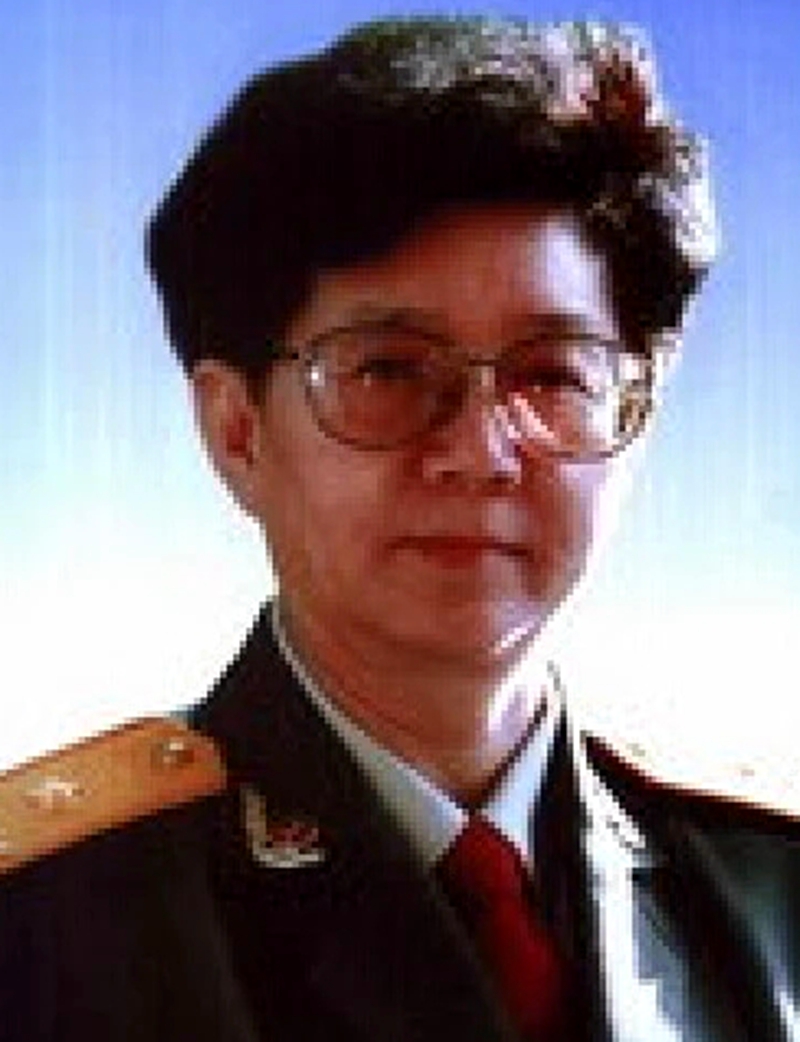 *警武**部队的第一位女将军，九一三事件后恢复自由，父亲是开国上将