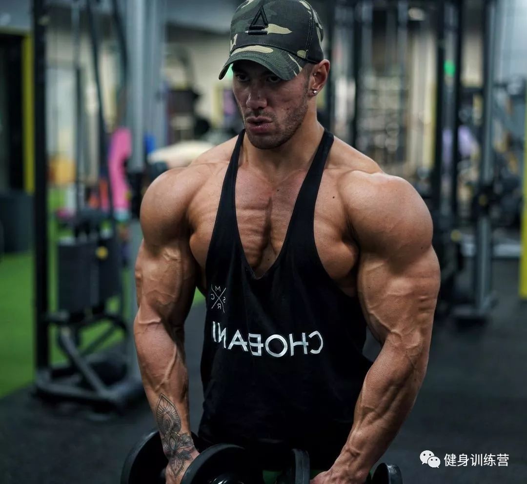 远离类固醇！34岁肌肉*男猛**身材炸裂，却无法让老婆怀孕...