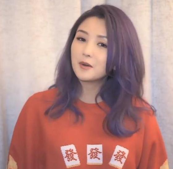 43岁何洁全身照曝光,何洁称现在比19年前状态好