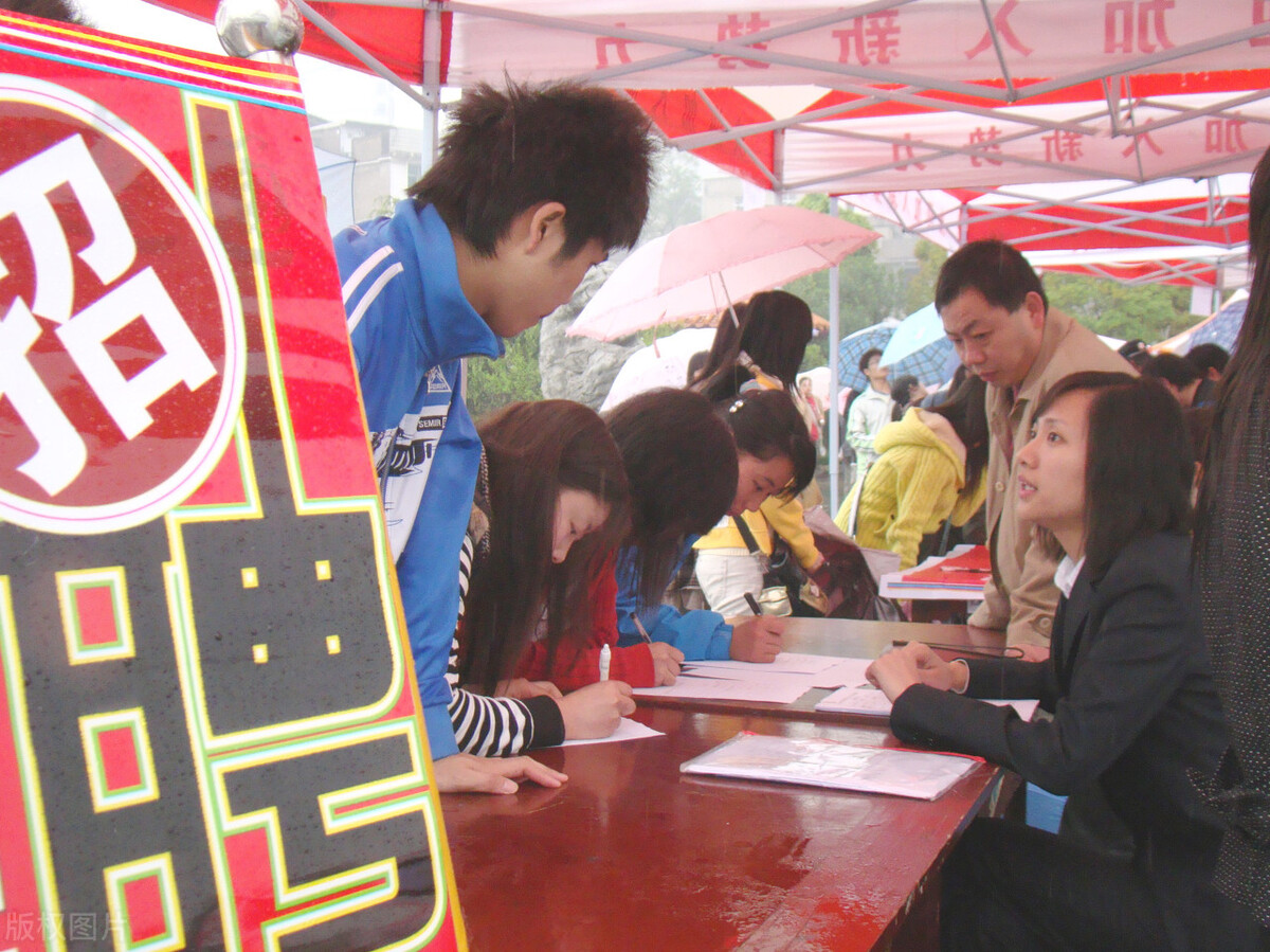 事业临时工工资低为什么愿意干,事业单位做临时工有前途吗