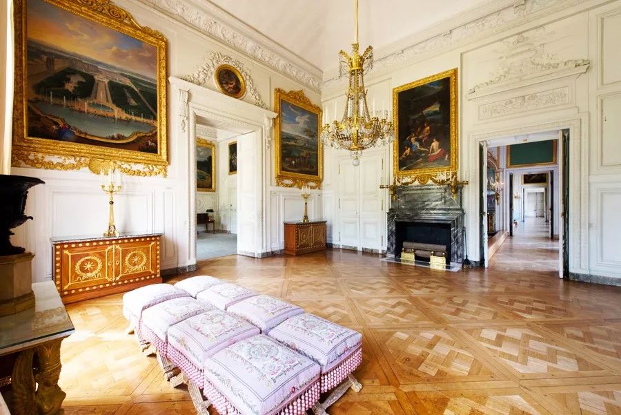 穿粉色就是娘娘腔?让小李子和猫王告诉你什么叫“油而不腻”