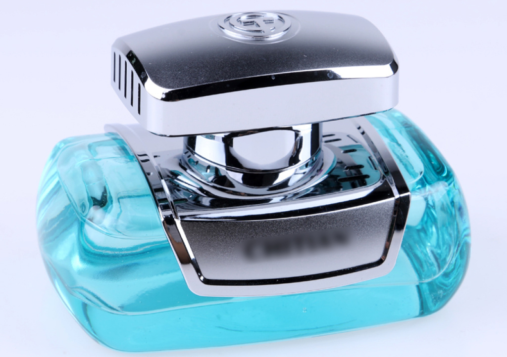 车内固体香水什么味道好,车内有酸臭味用什么香水