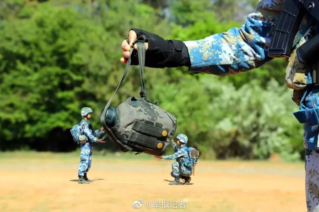 街上看见的老爷爷,街头拍到老大爷