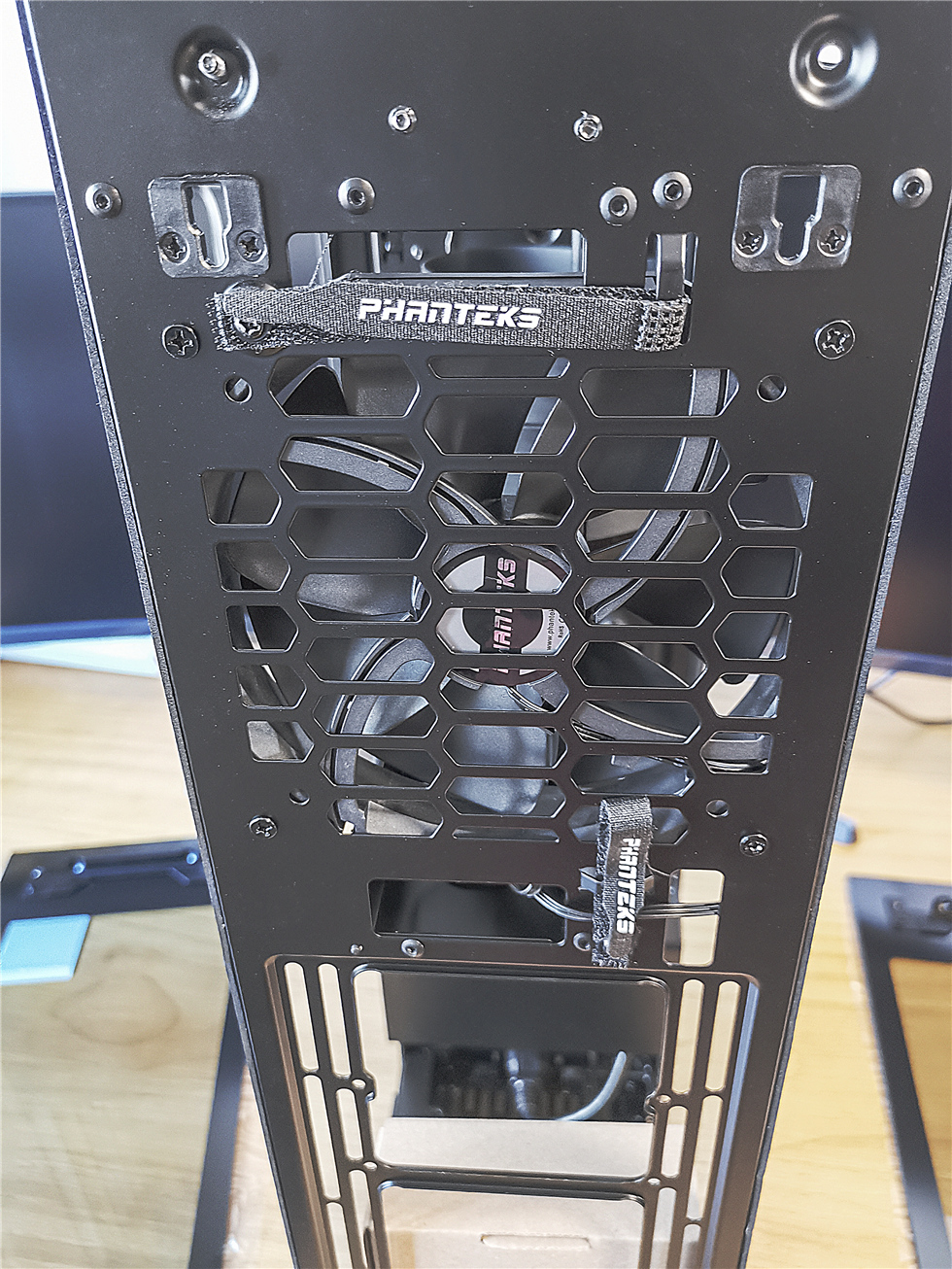 追风者217xe可以装几个硬盘,追风者pk217xe风道解析