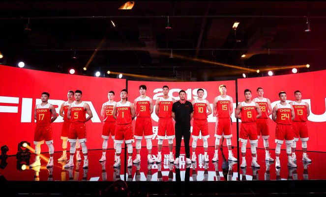 一夜大跌463亿！体育圈保持沉默，男篮麻烦来了，比国足还困难