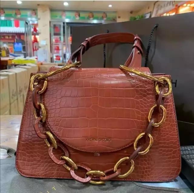 小ck显嫩的包包,2020年小ck鳄鱼纹