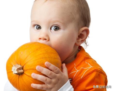 文质彬彬一身才气的男生,文质彬彬才华横溢