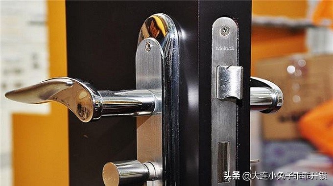 防盗门换锁好还是换锁芯好,防盗门换锁芯还是配钥匙
