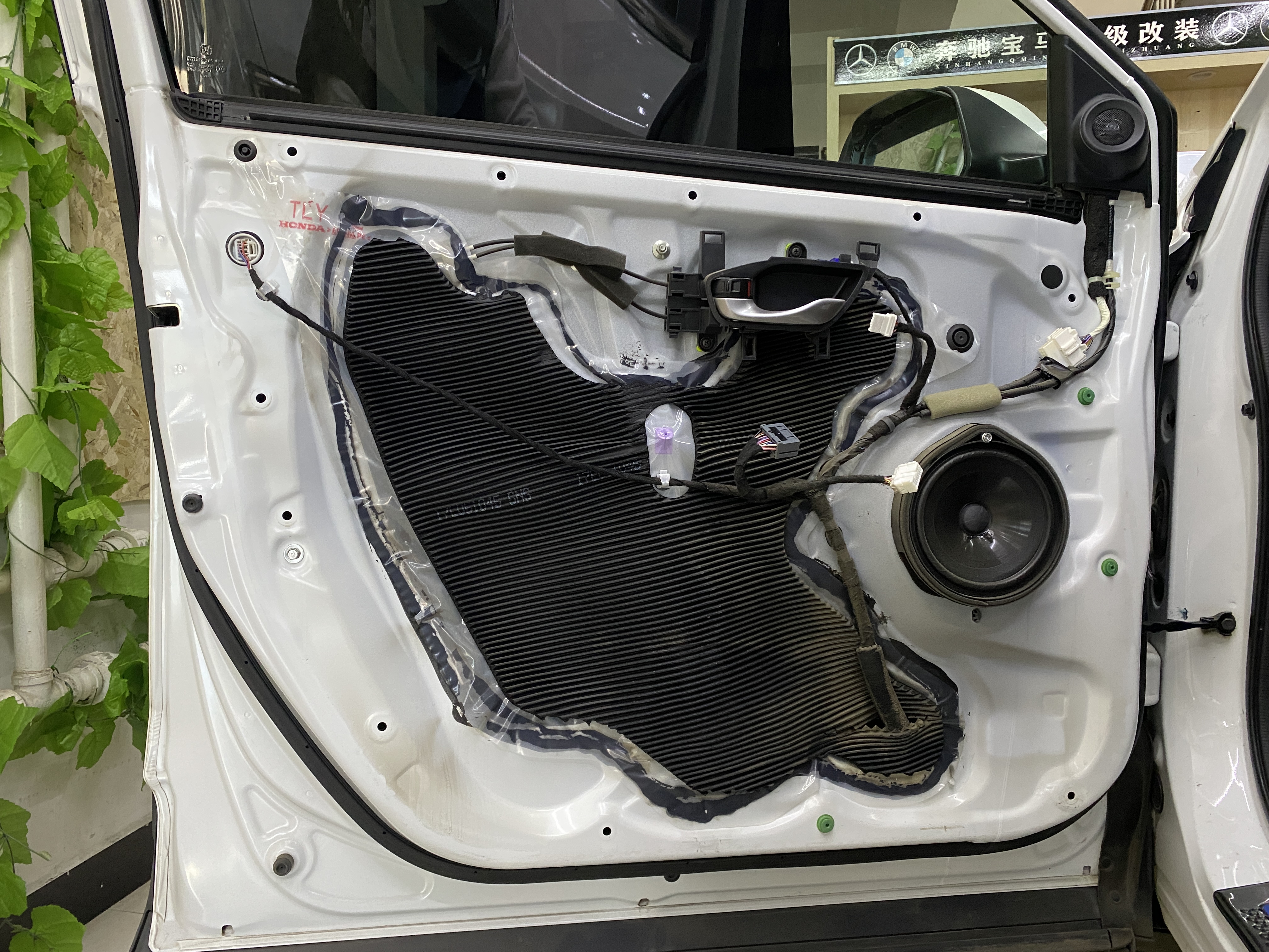 蔡甸本田crv汽车音响喇叭改装,东莞汽车crv隔音音响改装