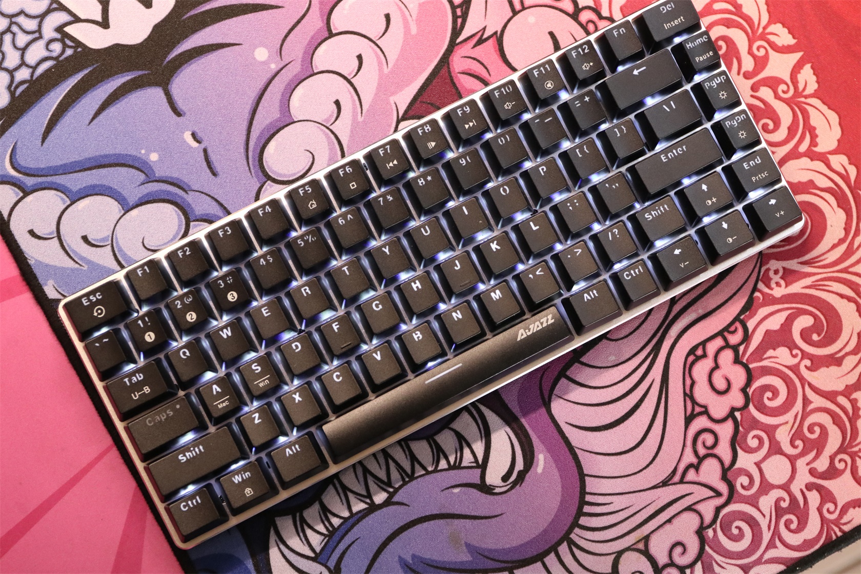 那款好用的小键盘终于出无线款了黑爵AK33分享