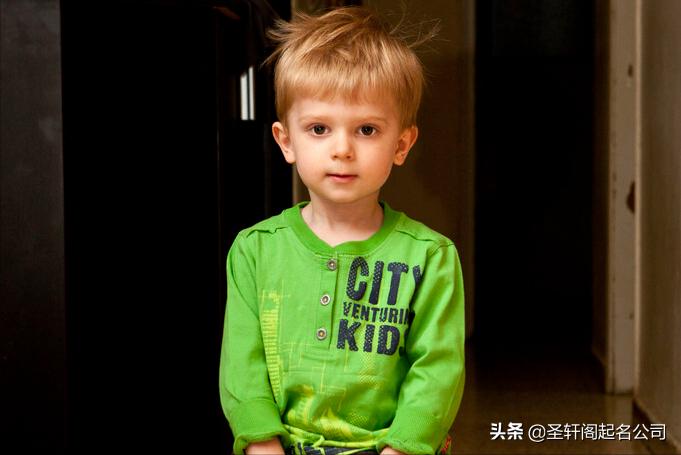 五行缺木和土的牛宝宝男孩名字,胡姓牛最旺100分男孩4字名字