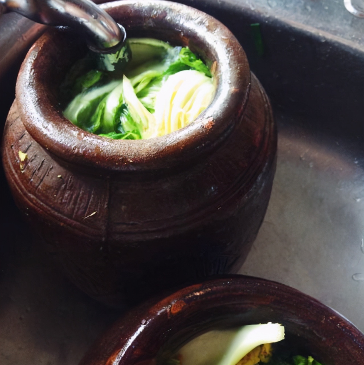 腌东北酸菜起白沫怎么办,腌酸菜冒泡泡