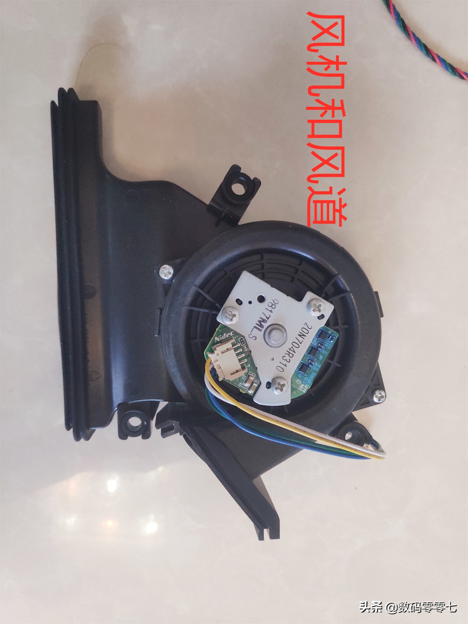 联想扫地机器人拆刷子,联想智能扫地机器人