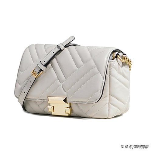 简单斜跨包休闲,好看的穿搭之斜挎包