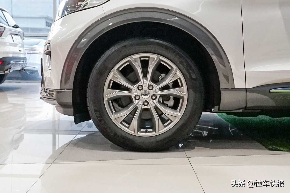 福特探险者钛金和风尚区别,福特探险者钛金版与风尚版