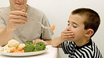 孩子嘴唇、口角出现脱皮、糜烂怎么办？