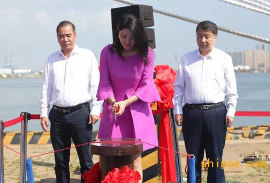 武船集团北船重工举行86000吨散货船首制船命名暨启航仪式