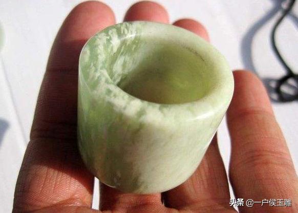 张冠李戴否认了事物的特殊性,张冠李戴与偷换概念的区别