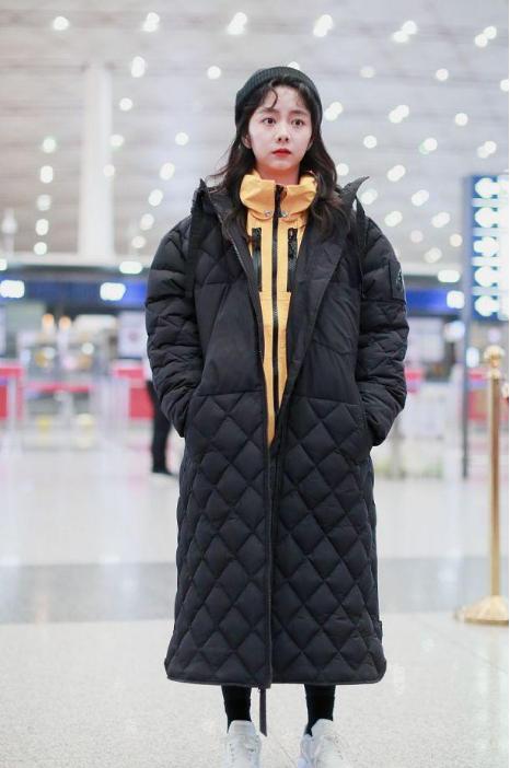 冬天的羽绒服应该怎么穿才时髦,今年冬天羽绒服这样穿保暖又时髦
