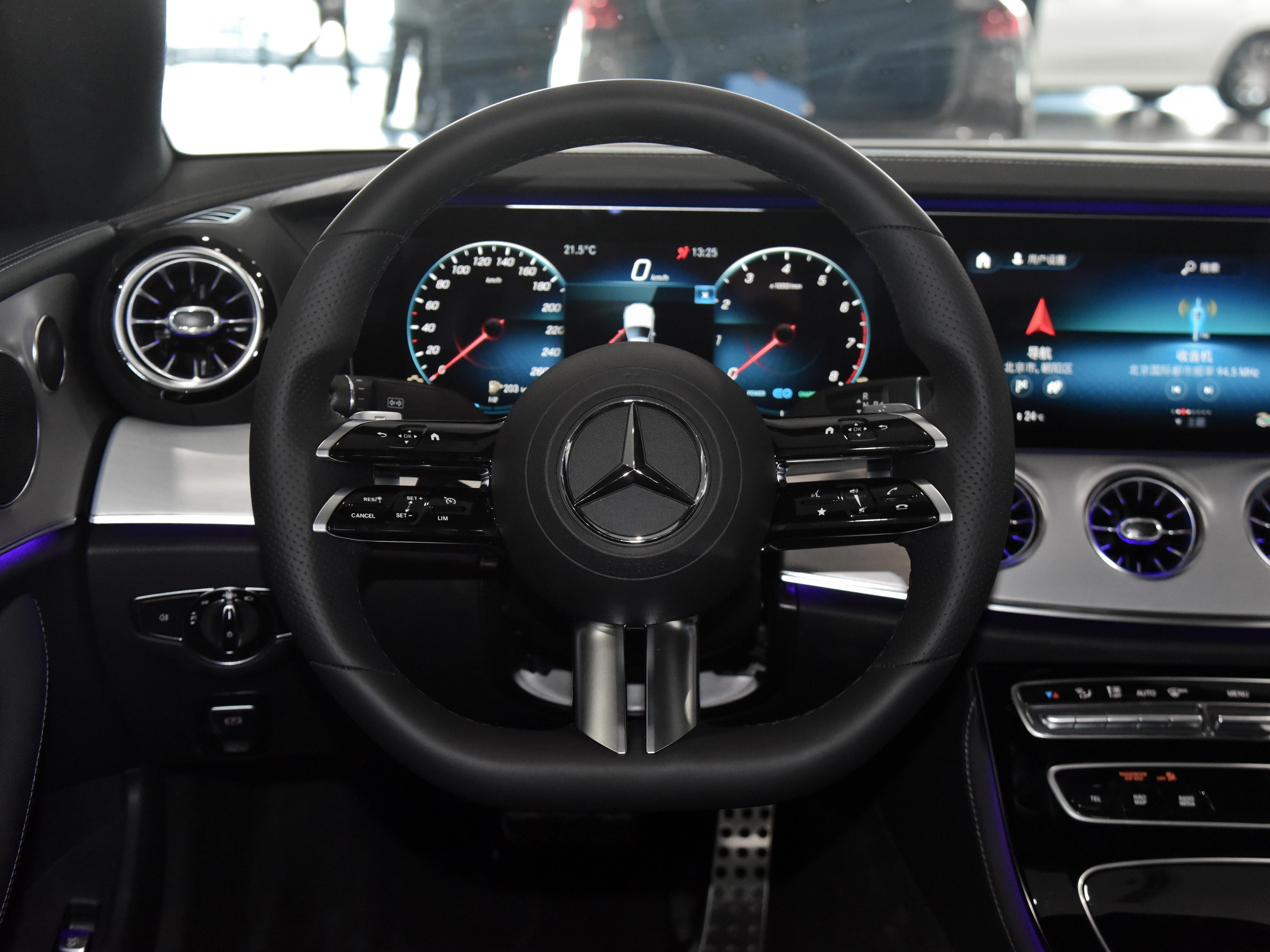 两门奔驰轿跑内饰,轿跑内饰豪华