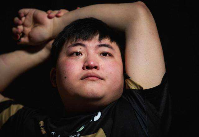 uzi为什么叫电竞巨婴,uzi为什么被称为巨婴