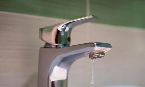 水龙头拧紧了反而漏水,家里水龙头拧到底了怎么还有水