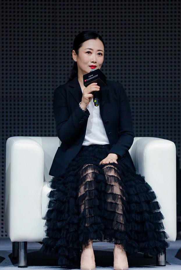 璧垫稕绌跨櫧鑹茶繛琛ｈ,璧垫稕绌胯。鎼厤