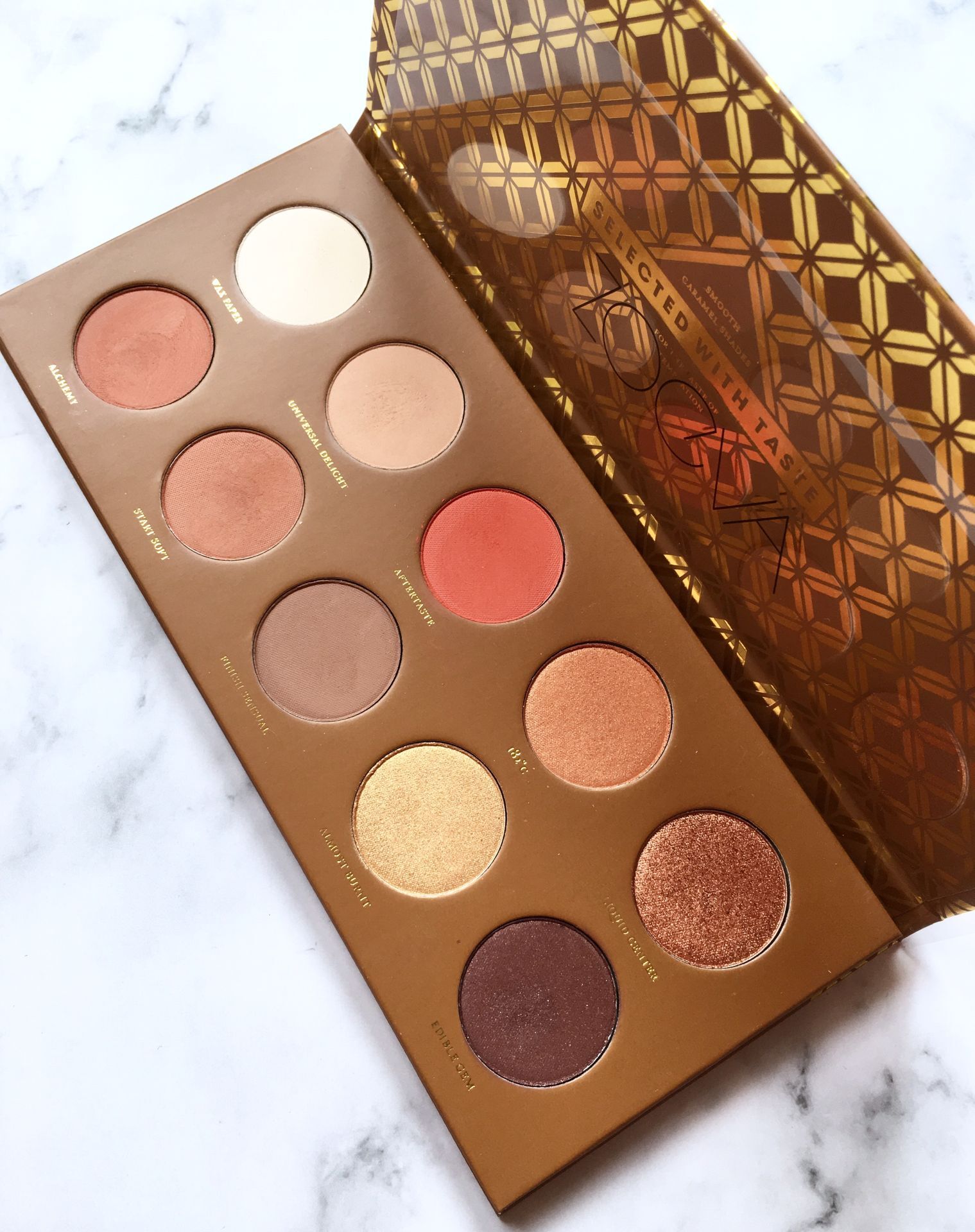 选眼影盘冷白皮,推荐一款好用的眼影盘