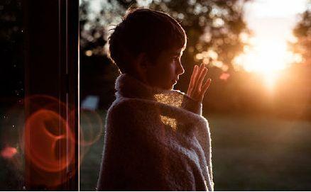 铁笼里的自闭症儿童,铁笼里的生活