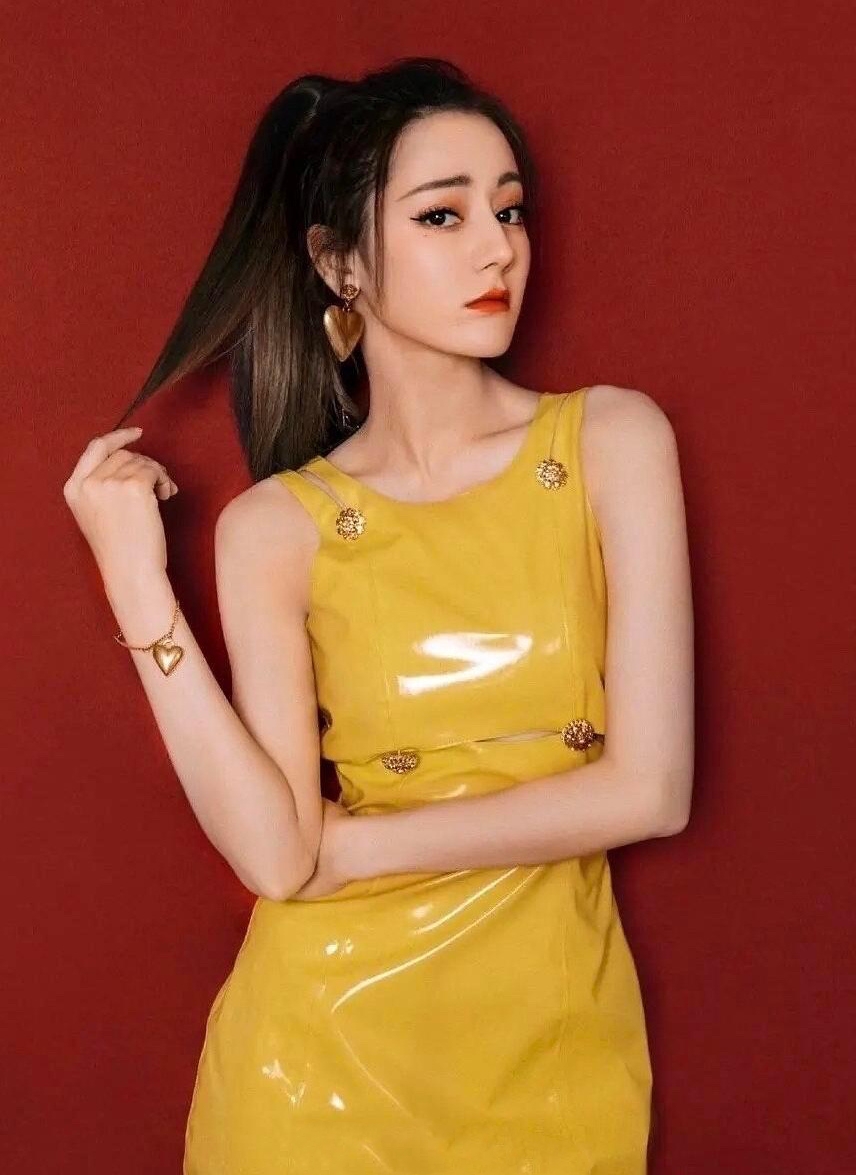 今年流行什么发型丸子头好看,教你一款洋气的丸子头发型