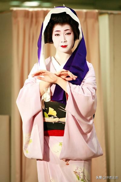 西冈雪子：站街50年，被抓22次，只为等一个永不回来的客人