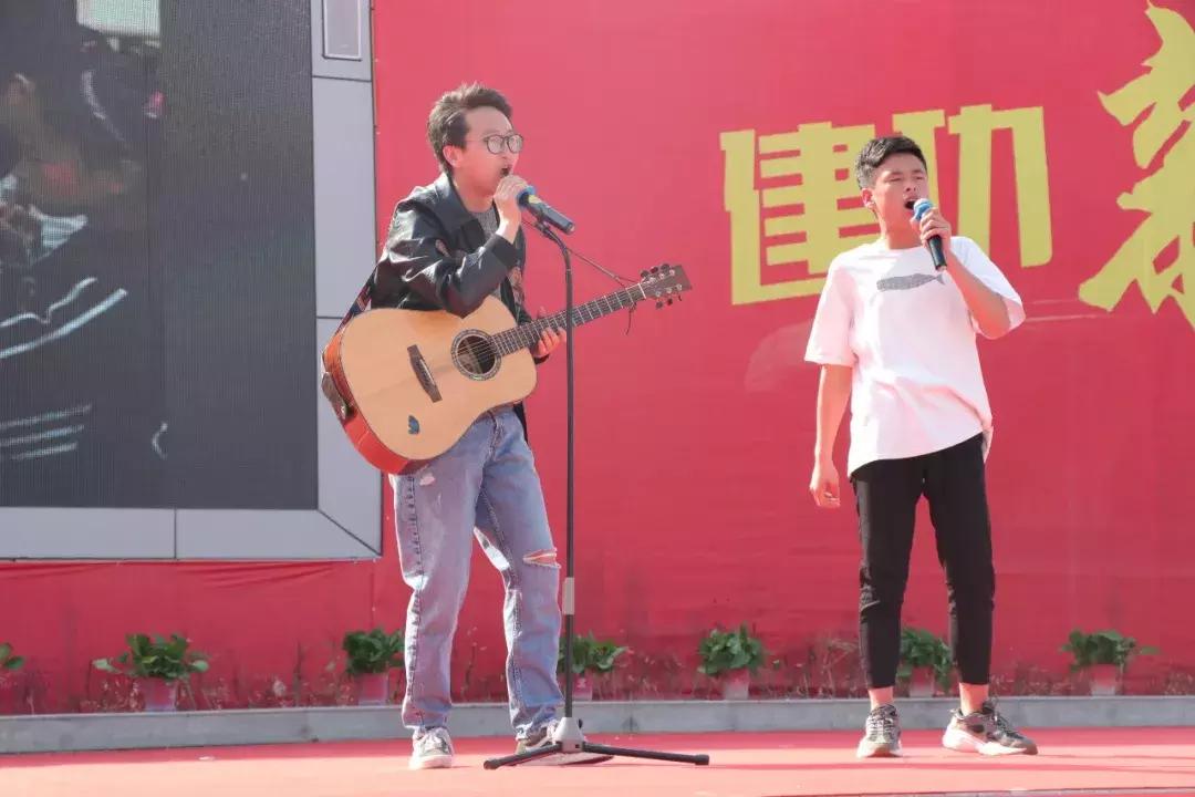 青春永向党建功新时代团日活动,青春心向党奋斗正当时入团仪式